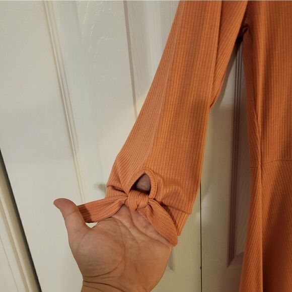 NWOT Pink Rose dusty peach half knotted sleeve midi dress - Picture 4 of 7